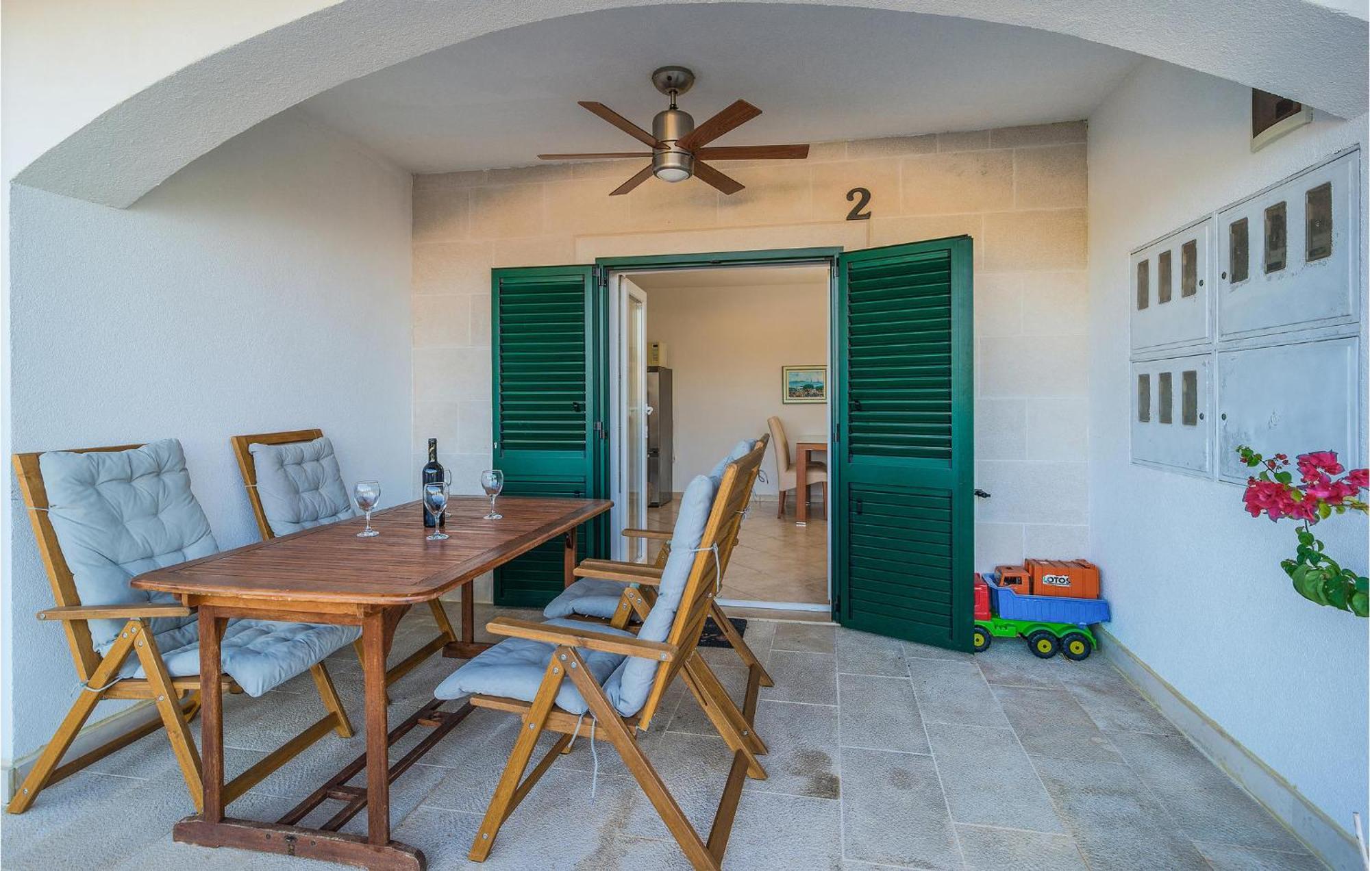 Nice Home In Postira With Outdoor Swimming Pool 외부 사진