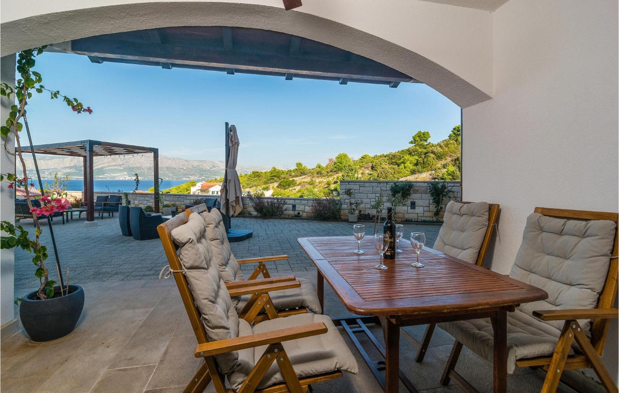 Nice Home In Postira With Outdoor Swimming Pool 외부 사진