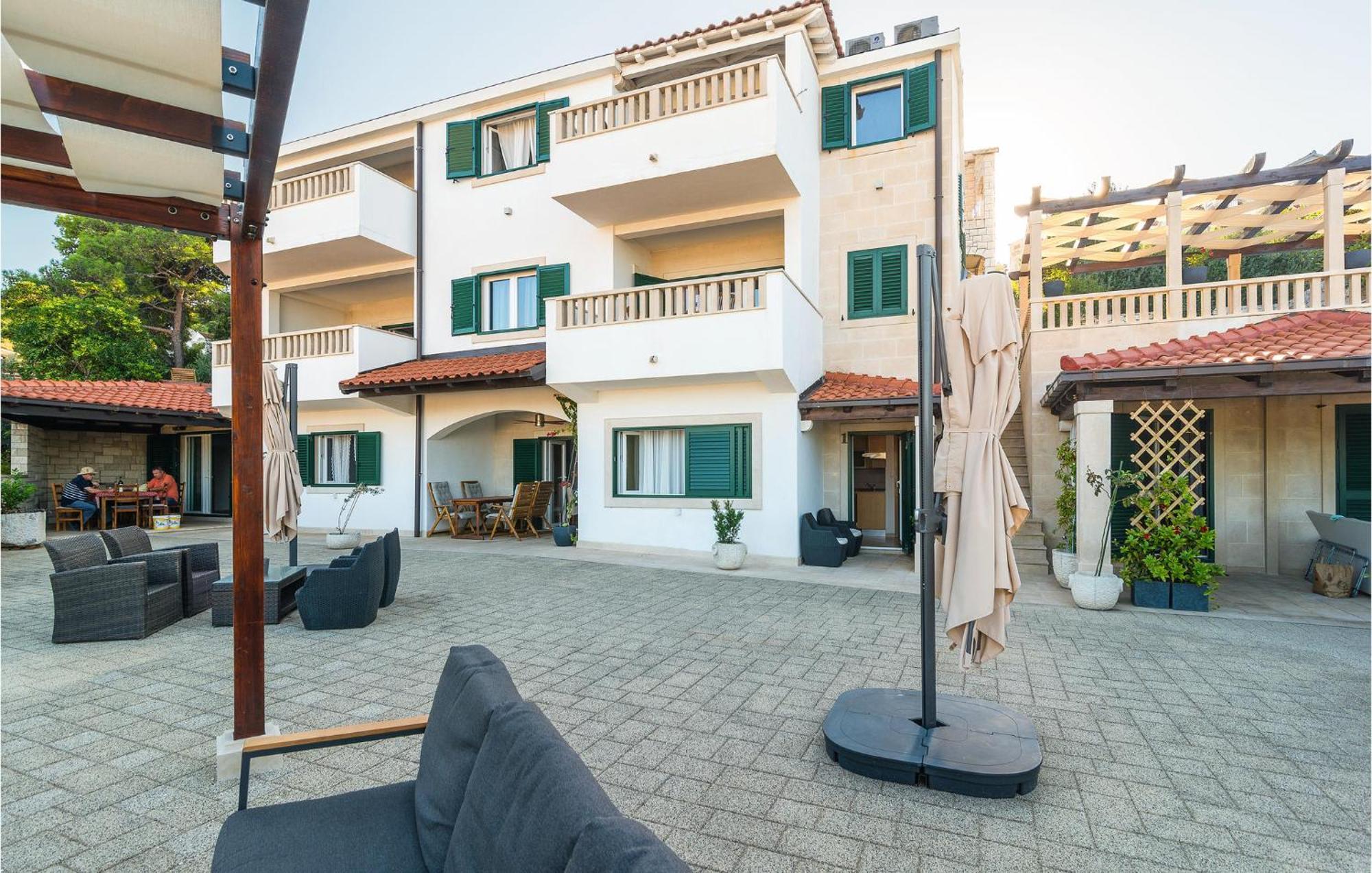 Nice Home In Postira With Outdoor Swimming Pool 외부 사진