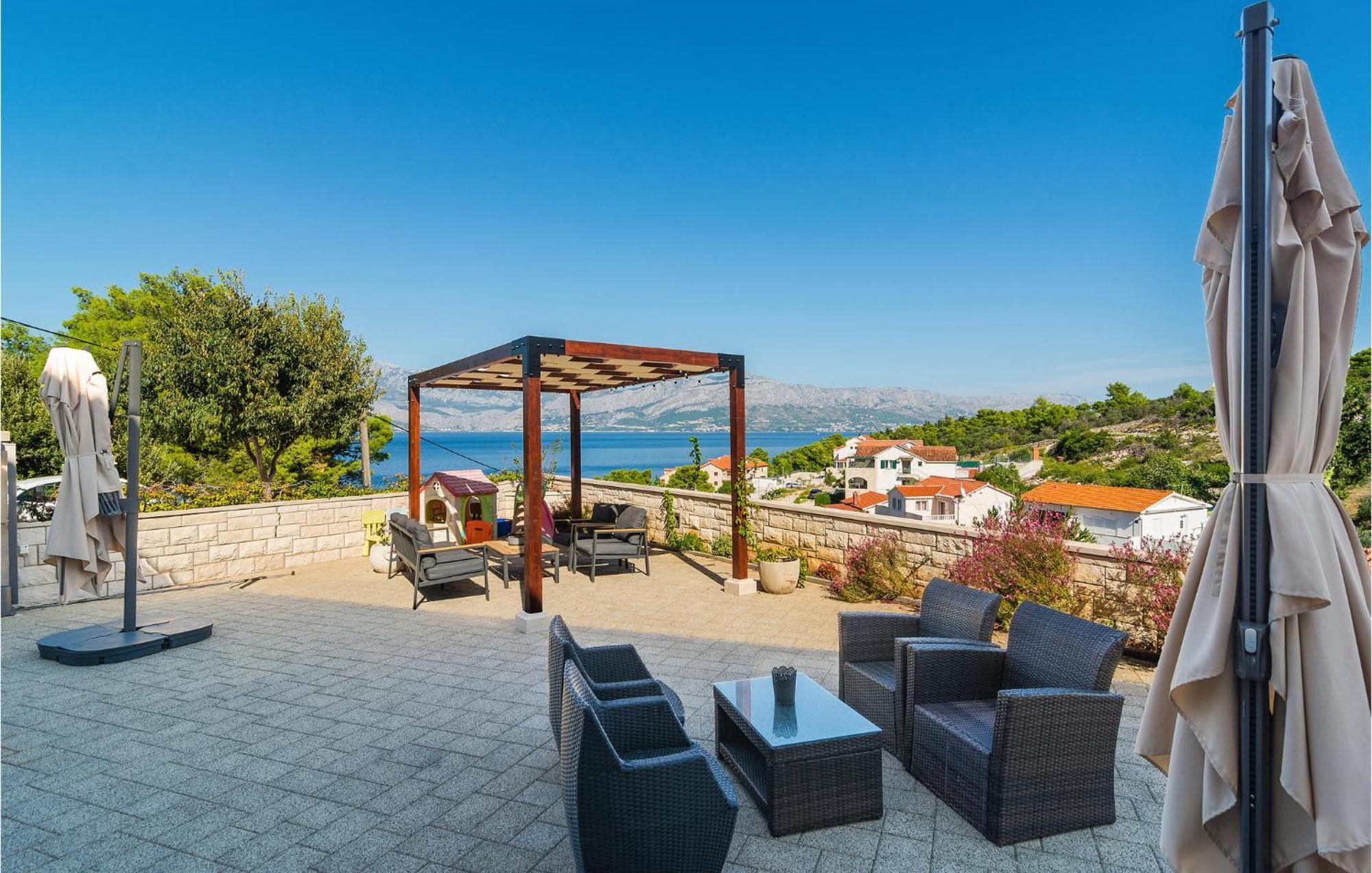 Nice Home In Postira With Outdoor Swimming Pool 외부 사진