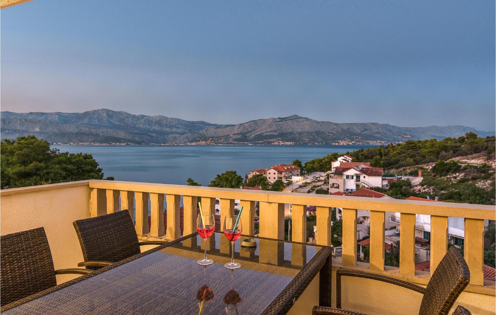 Nice Home In Postira With Outdoor Swimming Pool 외부 사진