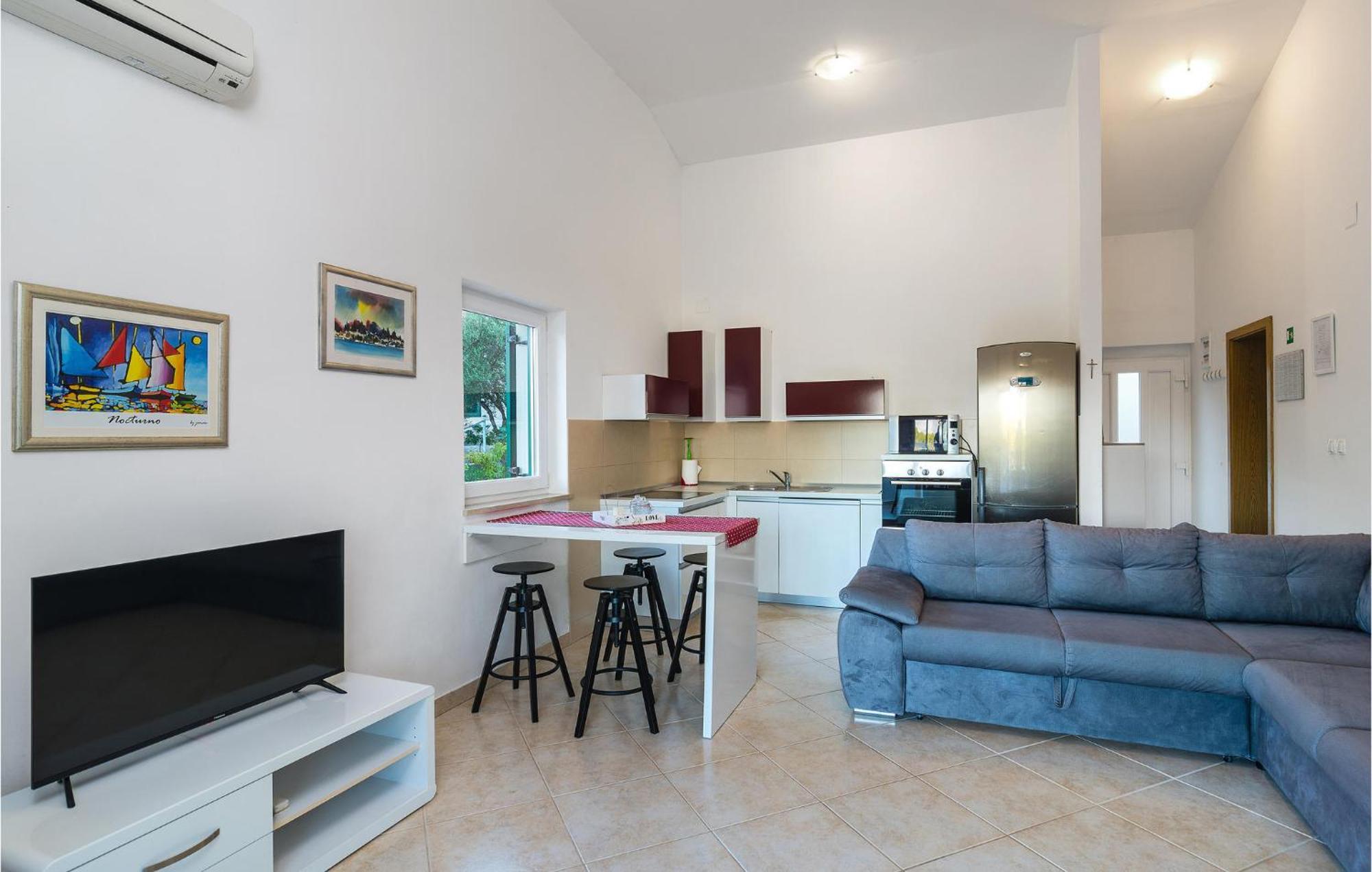 Nice Home In Postira With Outdoor Swimming Pool 외부 사진