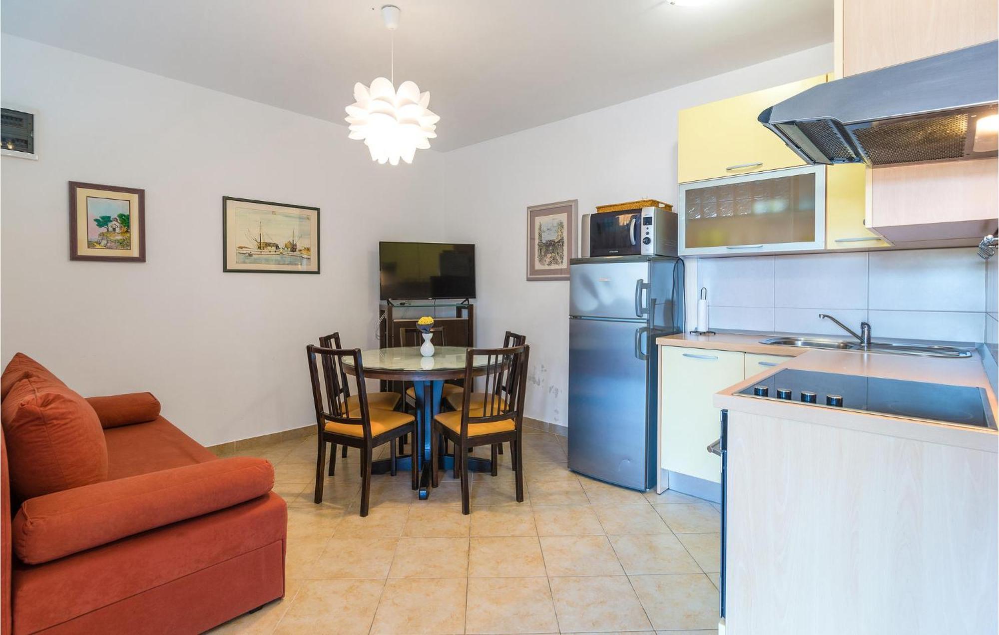 Nice Home In Postira With Outdoor Swimming Pool 외부 사진